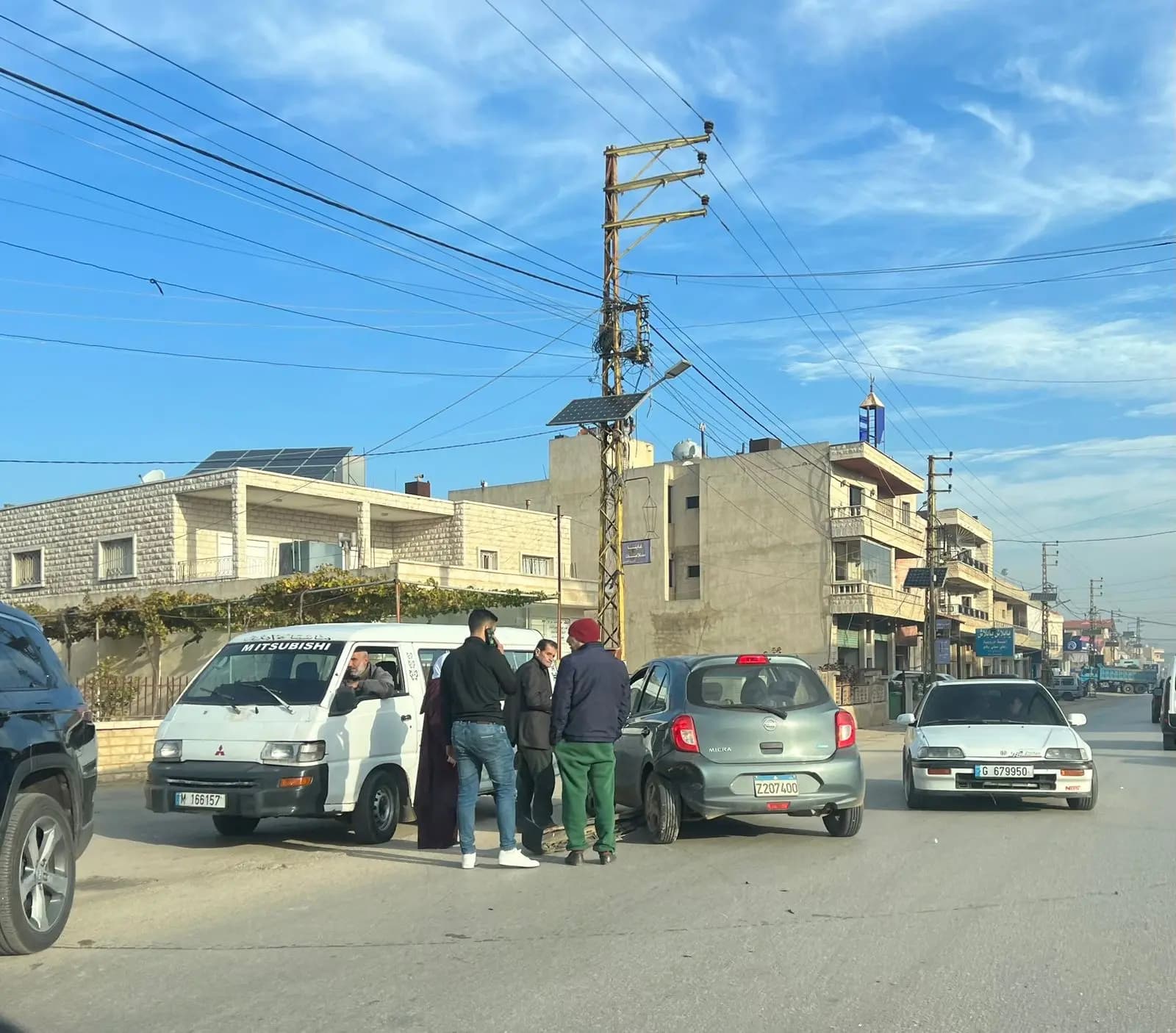 بالصور: حادث سير على طريق عام غزة بين سيارتين ولم يسجل أي إصابة واقتصرت الأضرار على الماديات