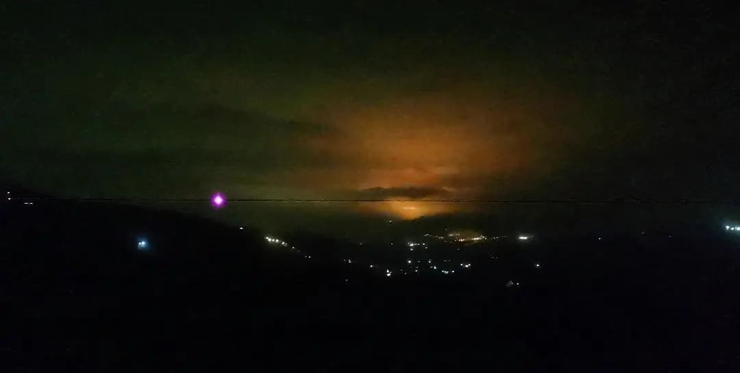 جيش العدو يقصف منطقة المغاريق بين ‎ميس الجبل وحولا في القطاع الشرقي من جنوب لبنان
