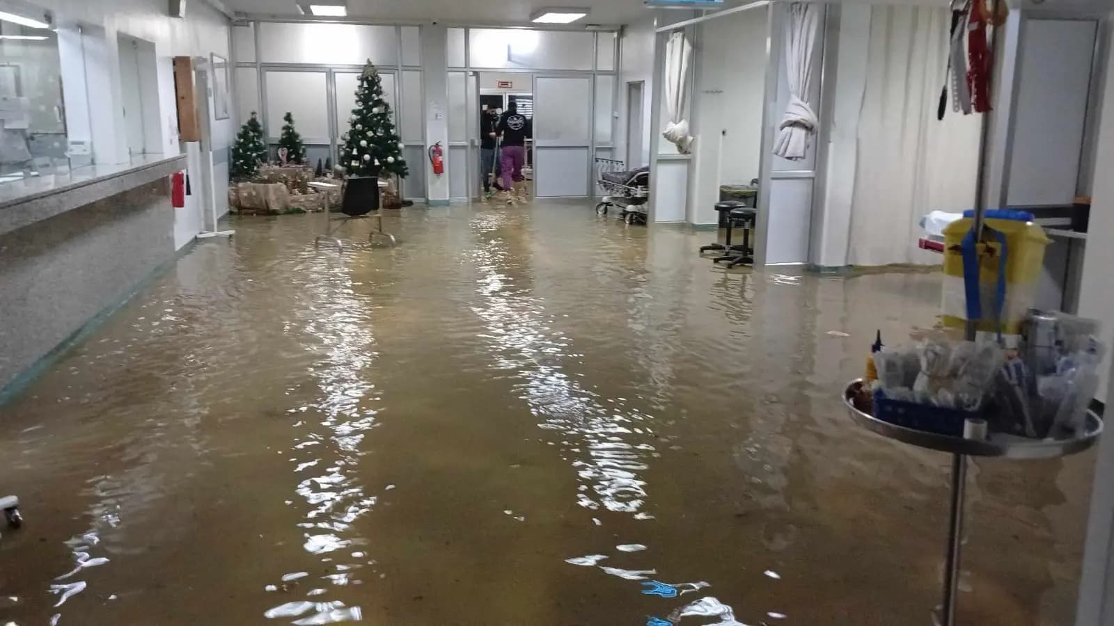 مستشفى قلب يسوع يغرق بمياه الامطار