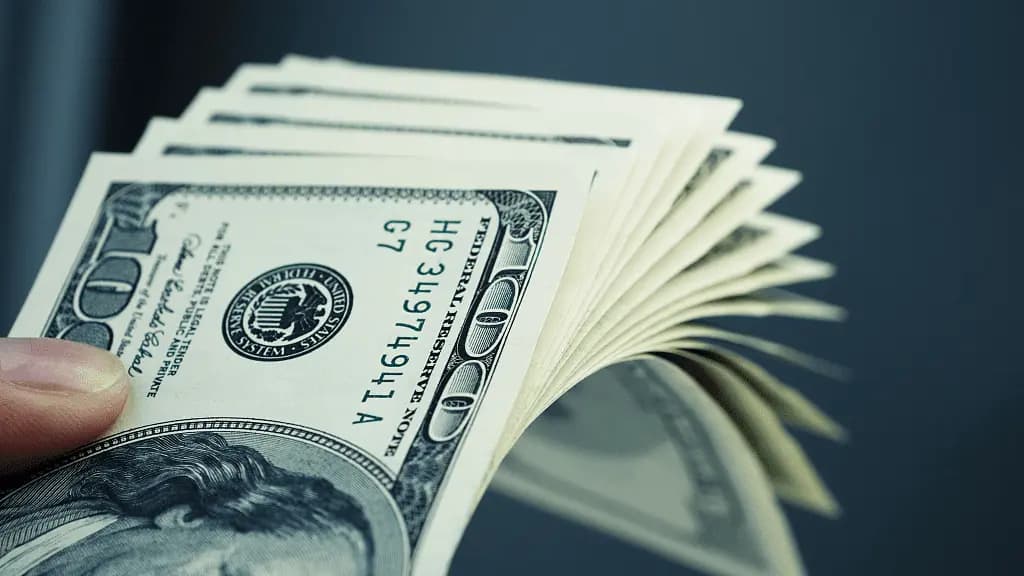 كيف أقفل سعر الدولار اليوم؟