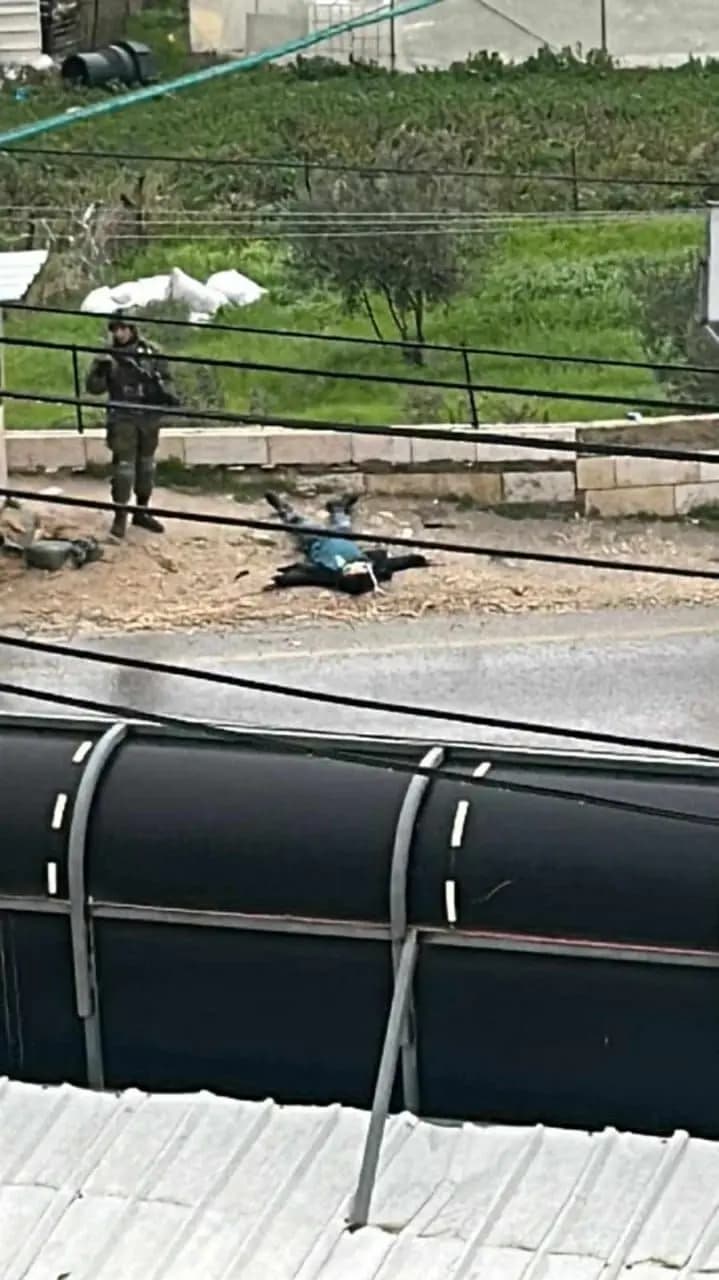 مراسل الأفضل نيوز في غزة: استشهد طالب في مدرسة بعد أن قام جنود الاحتلال بإطلاق النار عليه قرب مدرسة في بلدة تقوع قضاء بيت لحم