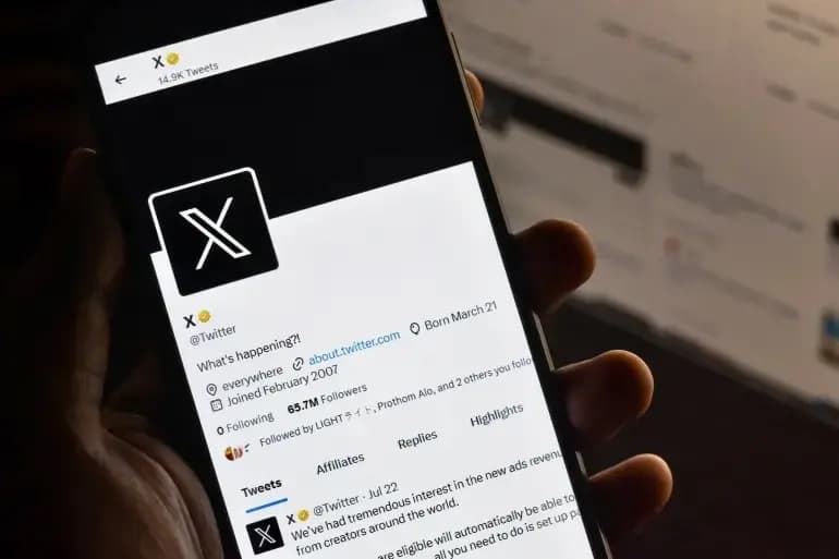 تطبيق "X" يمنح العلامة الزرقاء لهؤلاء