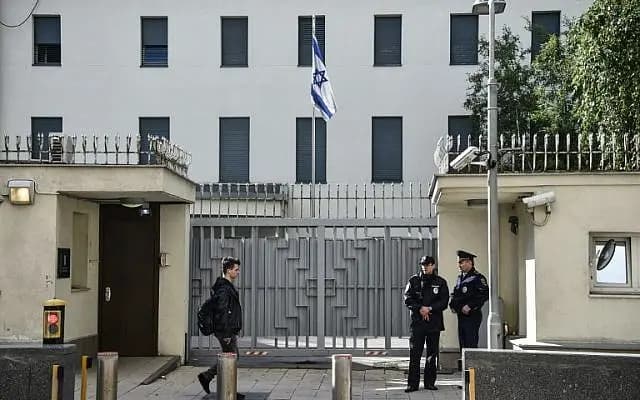 "جيروزاليم بوست": إخلاء 28 مقرًّا دبلوماسيًّا إسرائيليًّا خوفًا من الرّدِّ الإيراني