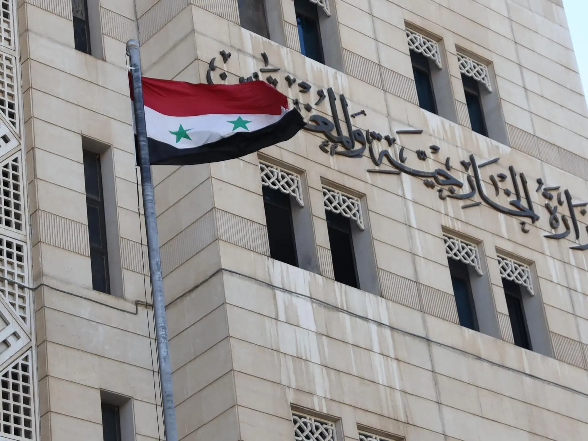 "حق مشروع".. المقداد: إيران مارست حقها في الرد