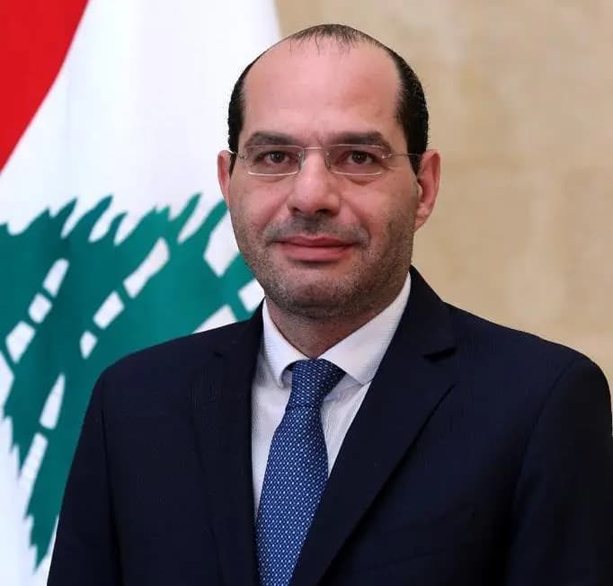 حسن مراد: إعادة توزيع موظفي العام واجب الحكومة الإصلاحية
