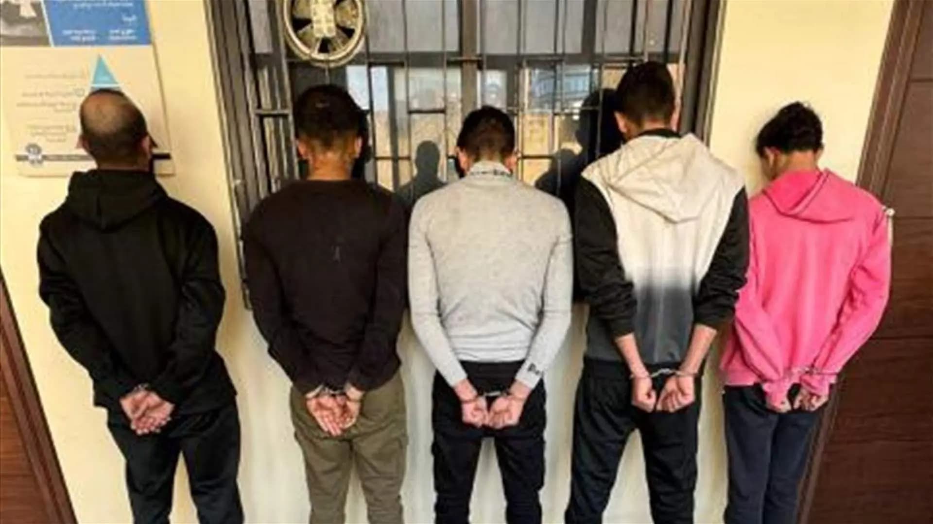 يسرقون السيارات وينقلونها إلى سوريا.. و الأمن بالمرصاد