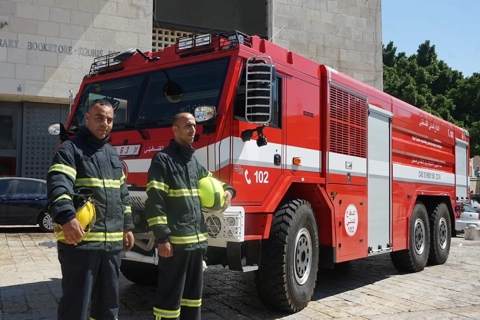 الدفاع المدني يخمد حريقاً في الأشرفية