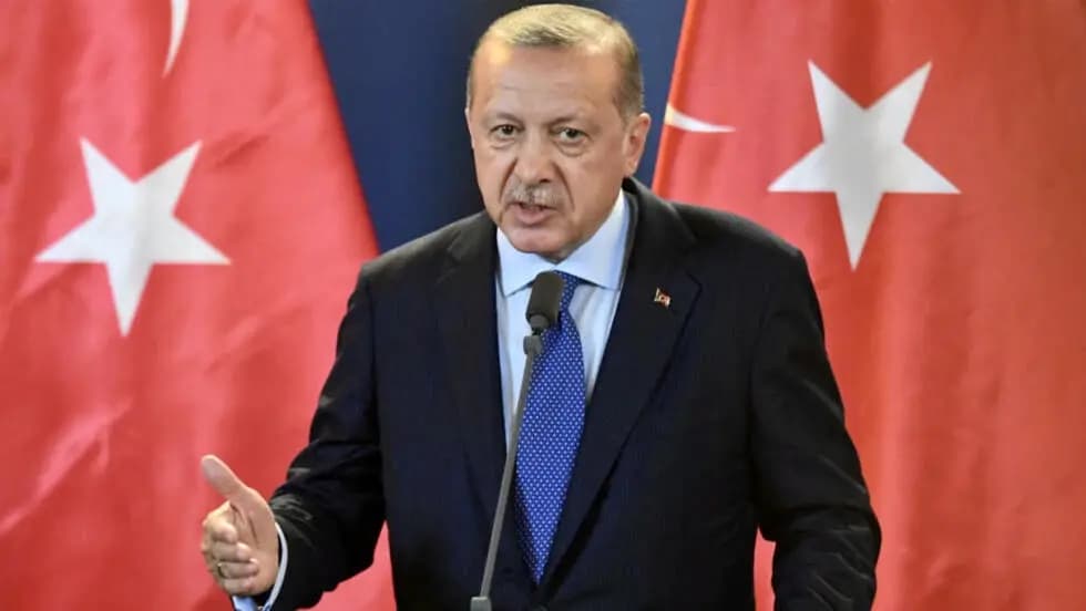 أردوغان يجتمع بكبار مسؤوليه لوقف "المؤامرة"