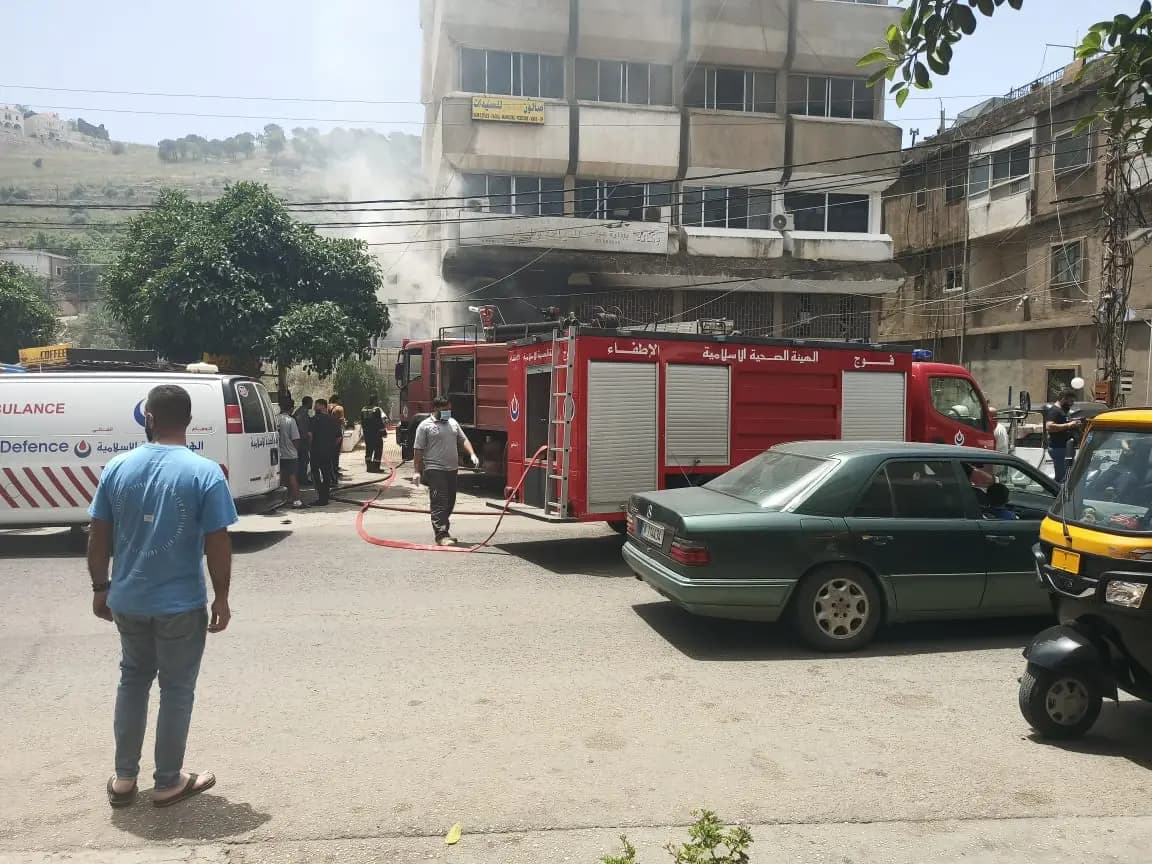 اندلاع ‎حريق داخل محل في ‎مدينة ‎النبطية مقابل مطعم الريف