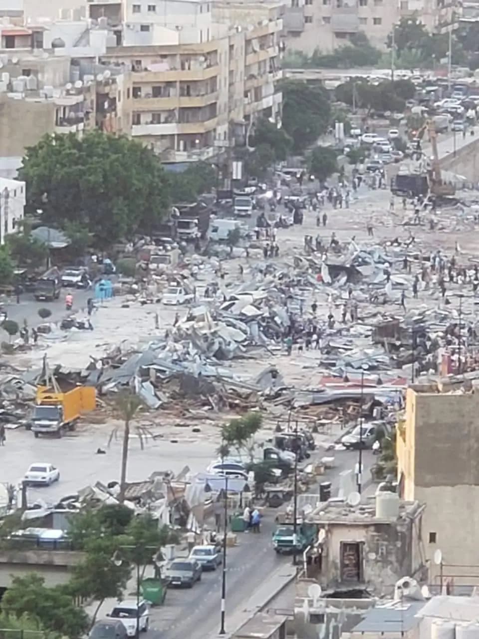 بالصورة - جسر ابو علي في طرابلس بعدما عمدت القوى الامنية ووحدات الجيش على هدم جميع المخالفات والبسطات والتعديات في المحلة المذكورة