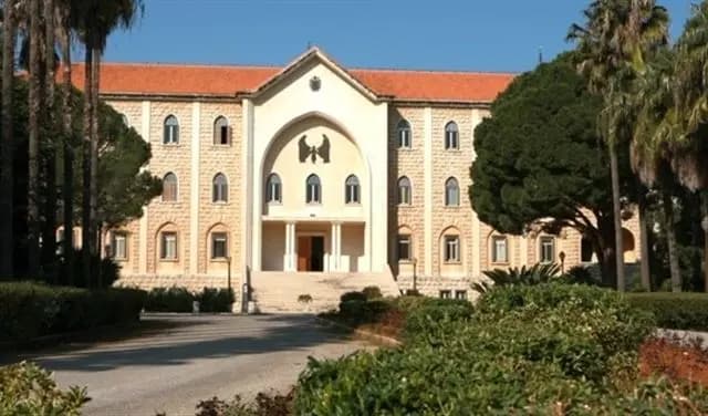 بعد أعوام.. مدرسة تقفل أبوابها لهذه الأسباب