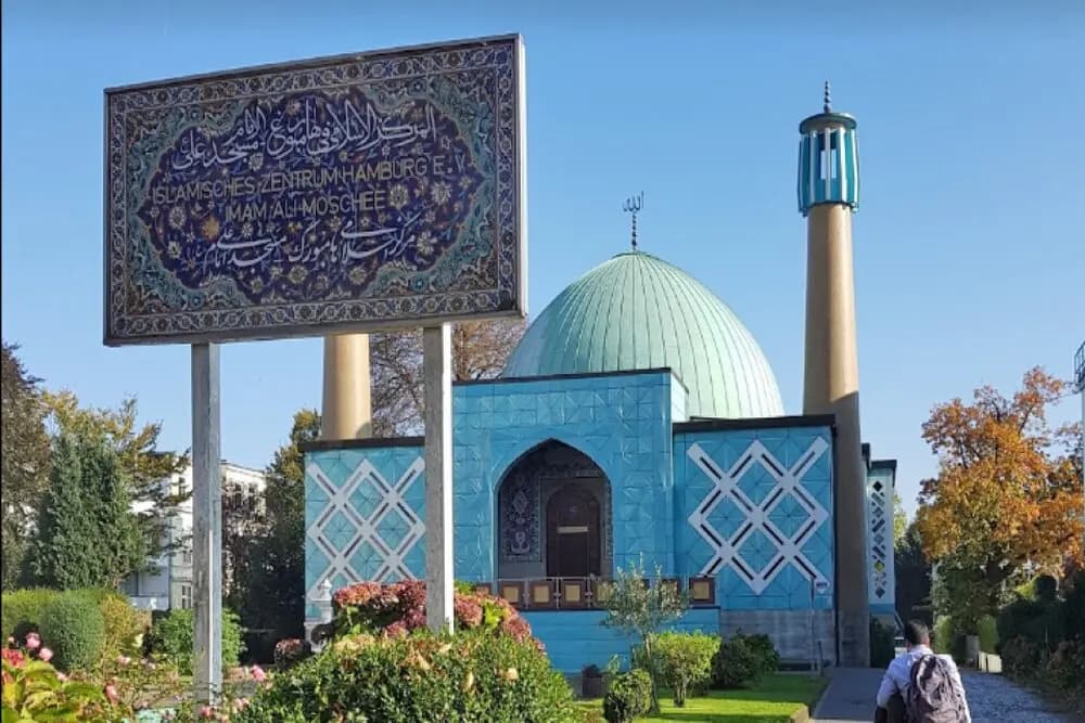 "ألمانيا تحظر مركزًا إسلاميًّا".. وهذا ما زعمته