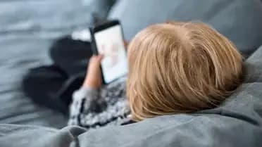 لعبة تغزو الهواتف والمحتوى "غير لائق"