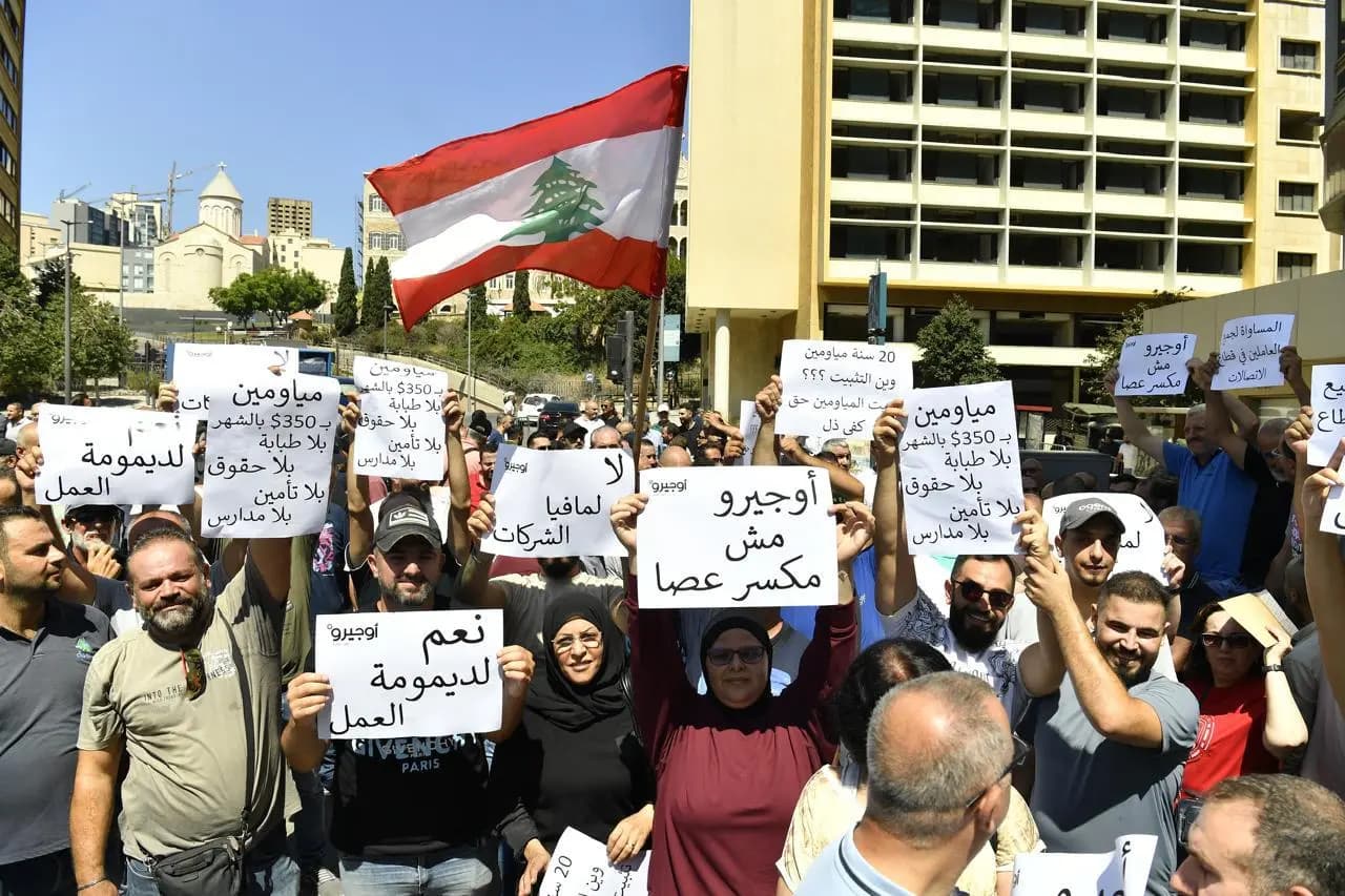 مراسل الأفضل نيوز في بيروت: اعتصام لموظفي أوجيرو بساحة رياض الصلح