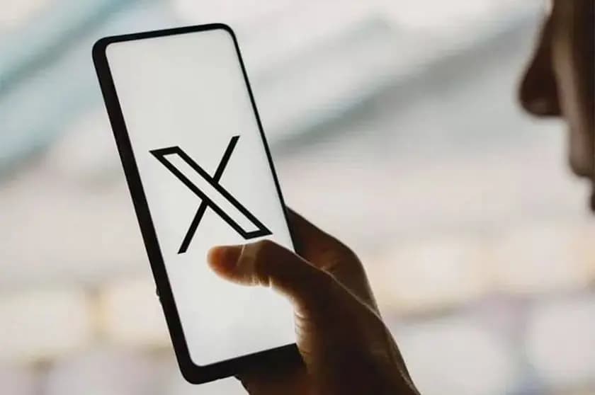 "إكس" تطلق خيارات جديدة لترتيب الردود