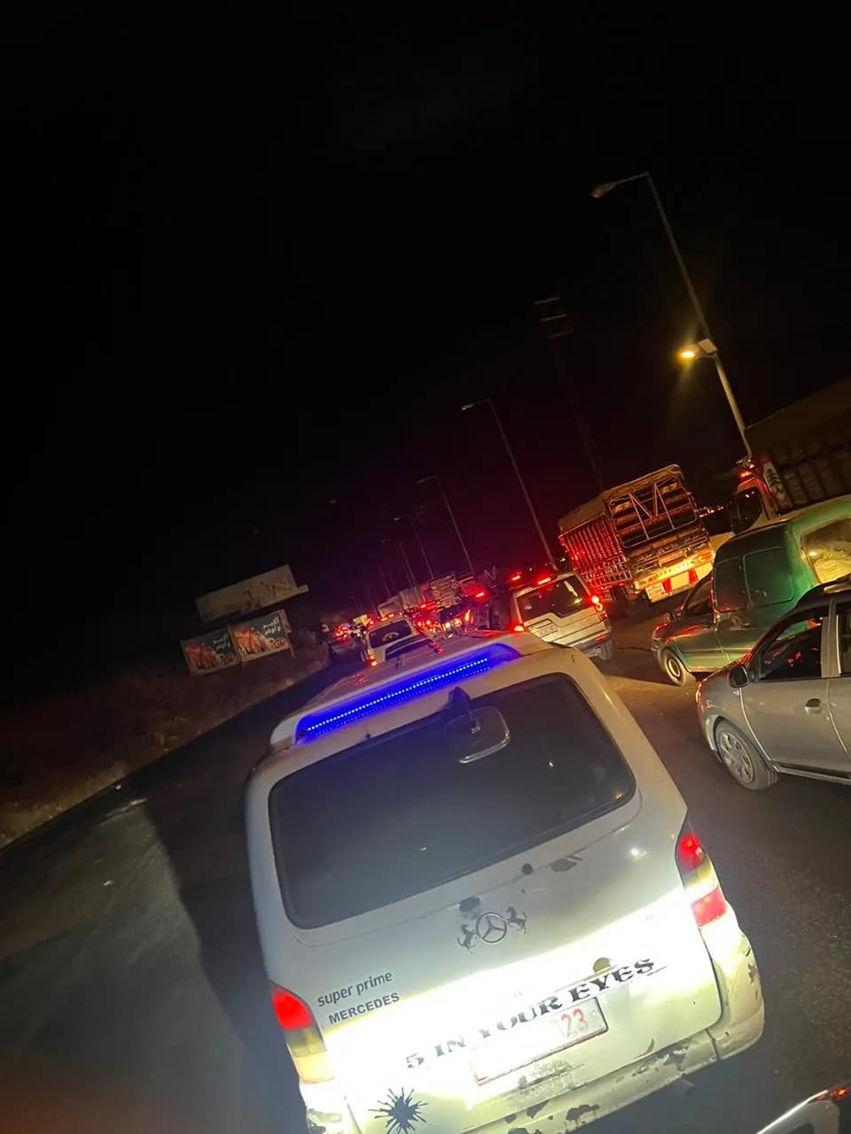 مراسل الأفضل نيوز: احتراق سيارة على طريق ضهر البيدر يتسبب بزحمة سير خانقة