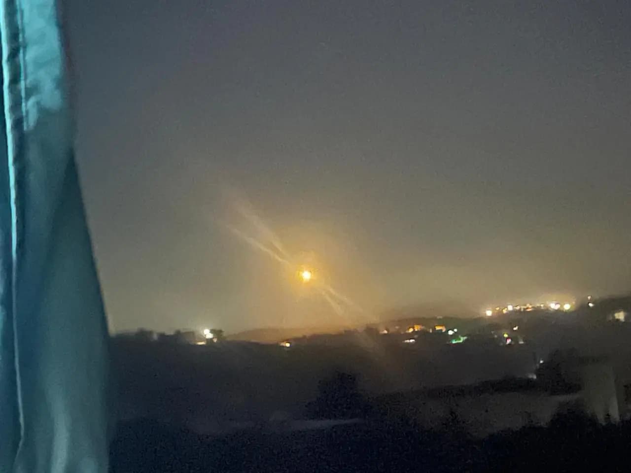 مراسل الأفضل نيوز في الجنوب: العدو يلقي قنابل مضيئة فوق عيتا الشعب تتزامن مع تمشيط بالأسلحة الرشاشة على أحياء البلدة