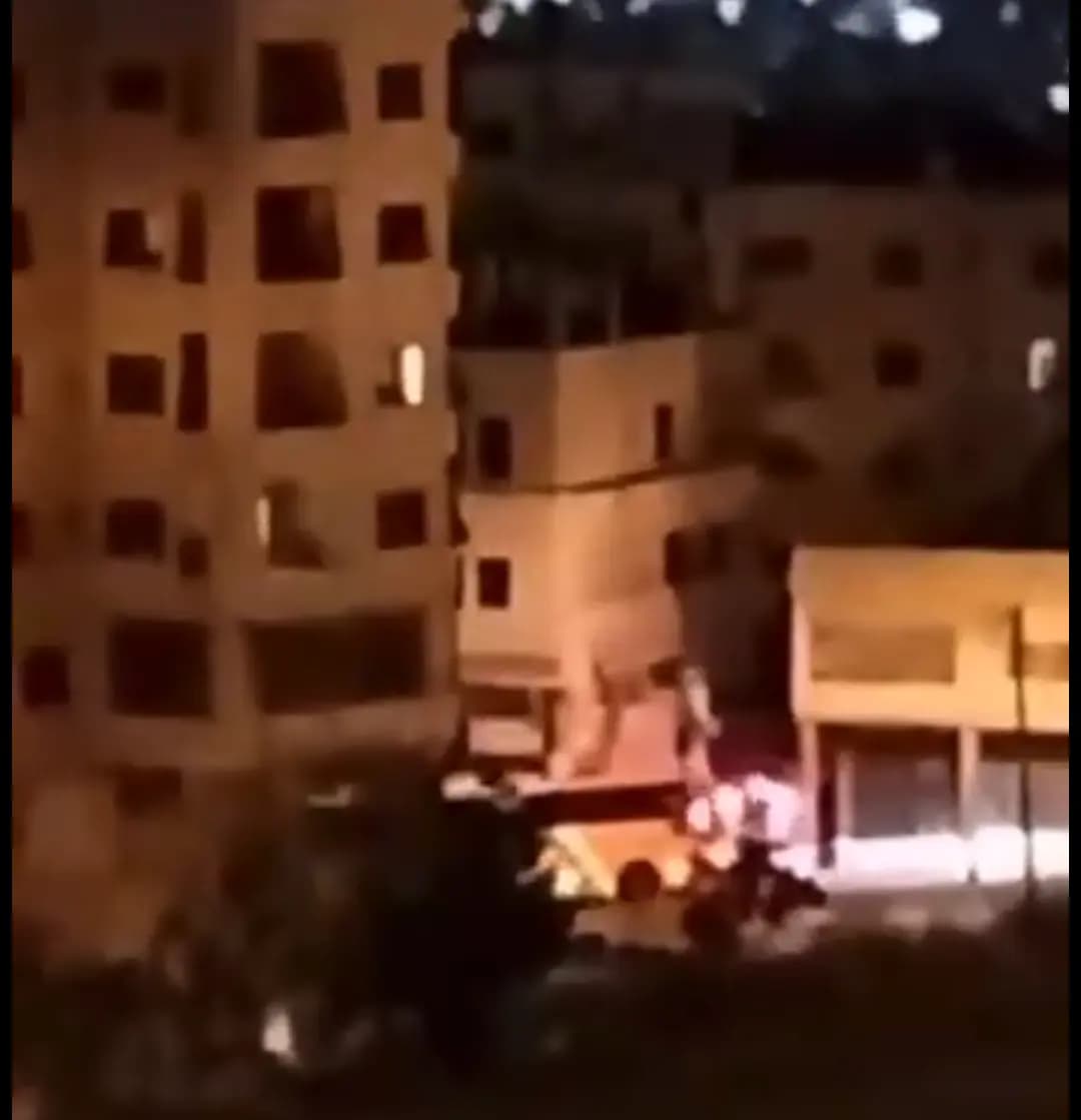 استهداف باص مستوطنين بالقرب من قبر يوسف في نابلس... واشتباكاتٌ بين مقاومين فلسطينيِّين وقطعان المستوطنين عند قبر يوسف في نابلس، والّتي أسفرت عن إصابة قائد لواء السّامرة العقيد روعي تسافيغ و3 مستوطنين
