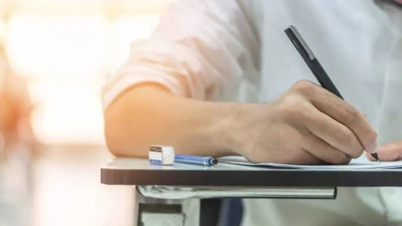 إصدار نتائج الامتحانات الرسمية لشهادة الإجازة الفنية