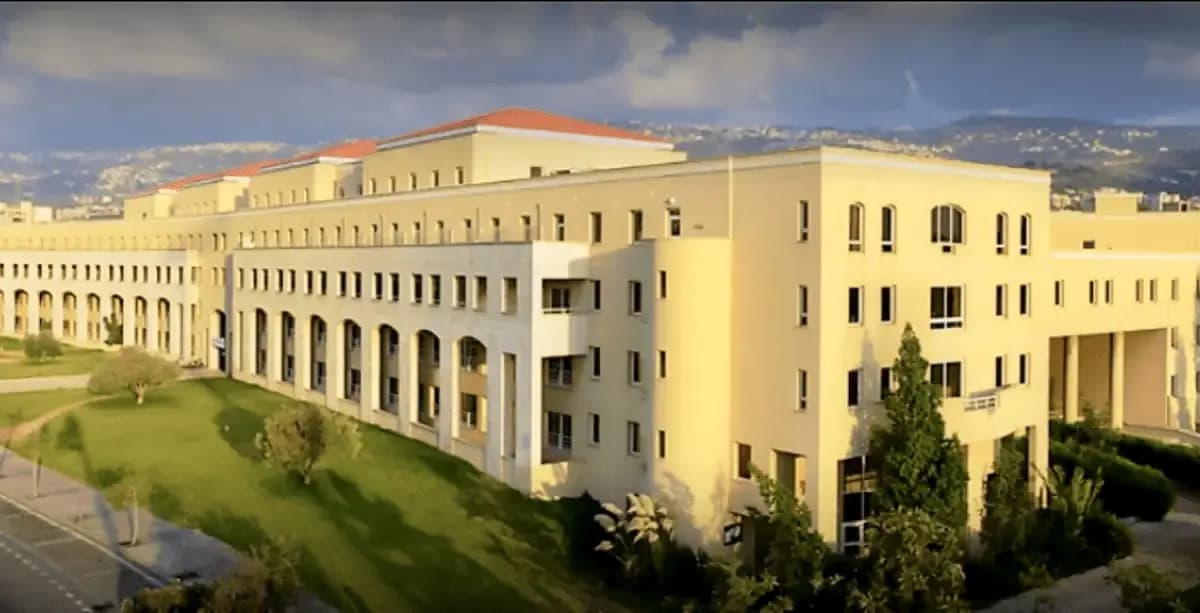 الجامعة اللبنانية تمدد وقف الدروس والعمل