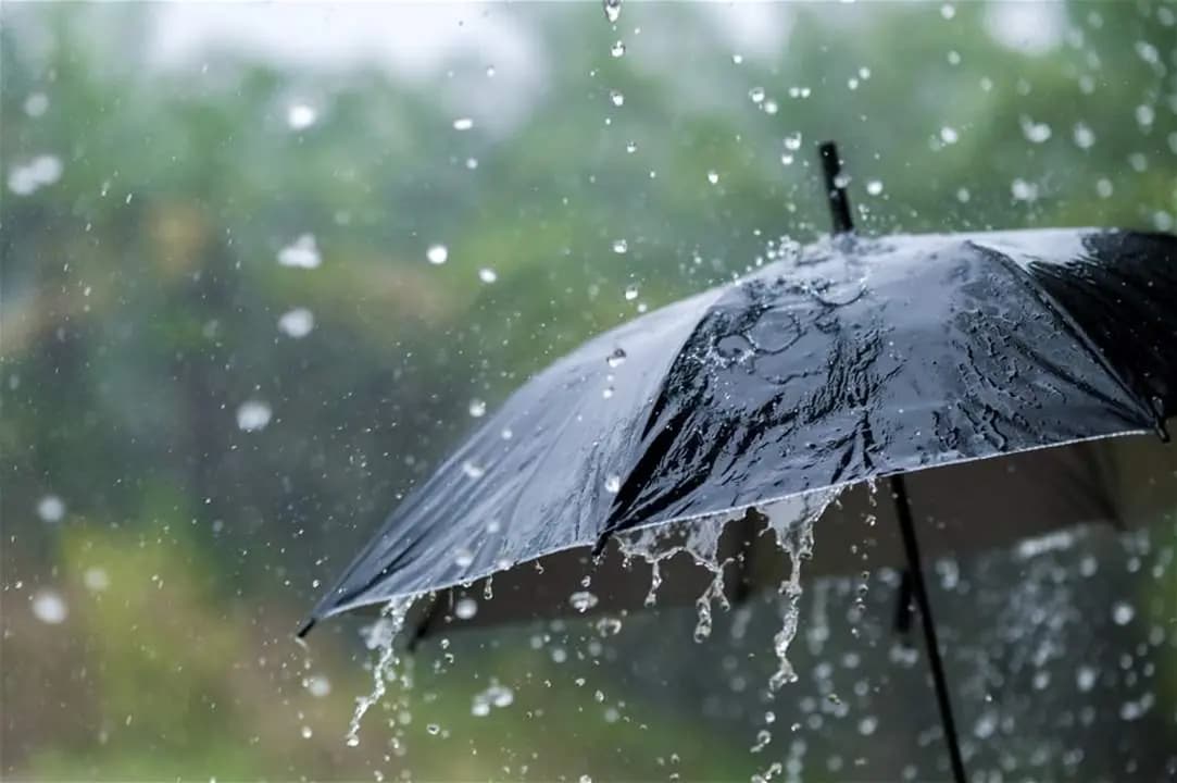 أمطار متفرقة وانخفاض بدرجات الحرارة.. إليكم تفاصيل الطقس