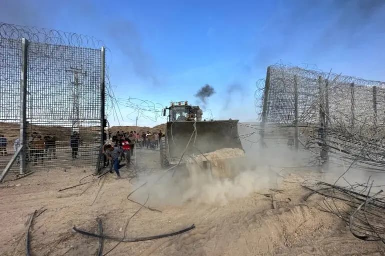 بعد عام على "طـ.ـوفان الأقـ.ـصى"... تكثيف التصعيد أو خفضه