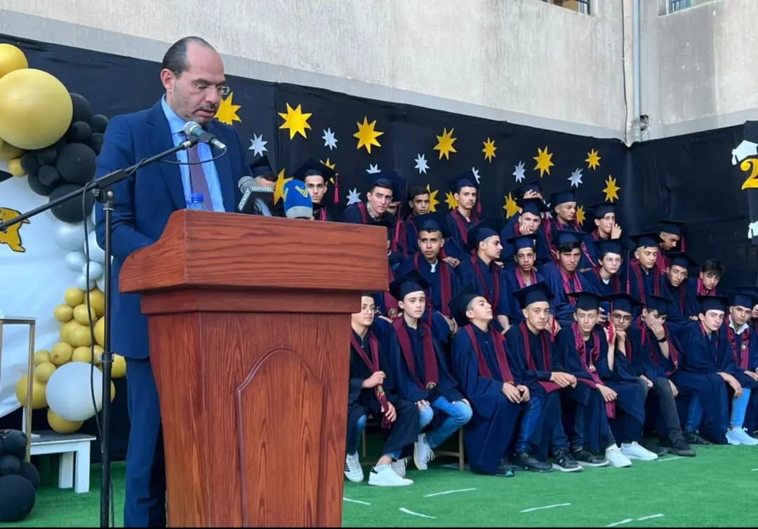 حسن مراد: في الوقت الذي وصلت فيه الدُّول إلى التَّطور العلميِّ والتّربويِّ، لا نزال نحن نطمح بساعاتِ تغذيةٍ كهربائيّةٍ وتنكةِ بنزينٍ أو جرّةِ غازٍ وربطةِ خُبزٍ، وكلُّ هذا نتيجةُ سوءِ التّربية