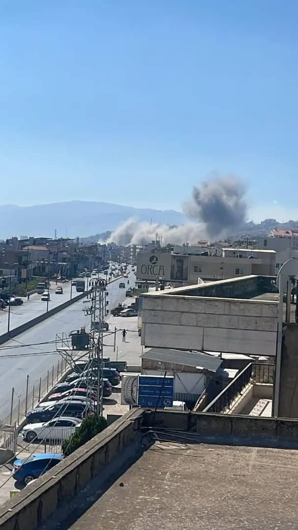 العدو يجدد غاراته على مباني الكرك المستهدفة