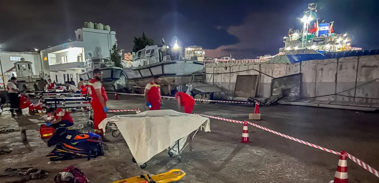 كان على متنهما 99 شخصًا.. وهذا ما فعله الجيش لإنقاذ حياتهم