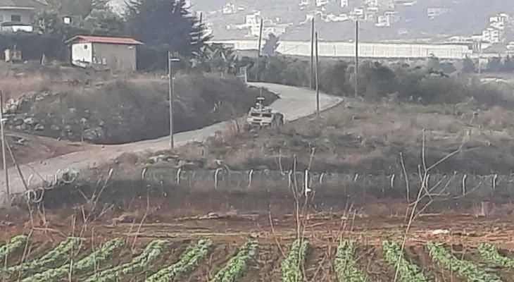قوَّةٌ إسرائيليَّةٌ مشّطت الطريق العسكري المحاذي للسِّياج الحدودي