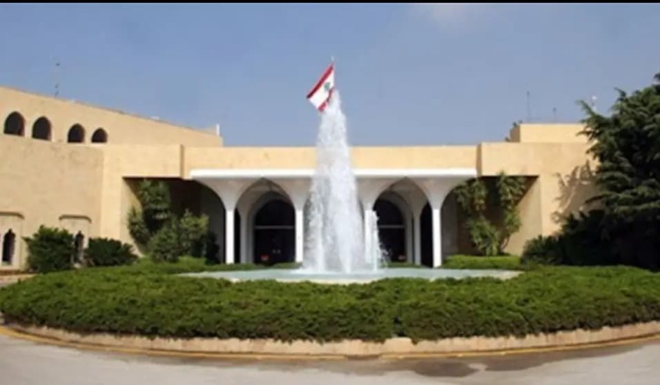 مصادر مطّلعة على أجواء الرِّئاسة الأولى لـ"نداء الوطن": من المتوقّع أن تُفتح صفحةٌ جديدةٌ بعد عودة ميقاتي من الخارج خصوصًا أنّه من المفترض أن يكون بيانُ رئيس الجمهوريّة قد أنهى الجدلَ الذي طرأ في الفترة الأخيرة حول زيارة الرَّئيس المكلّف إلى القصر الجمهوري