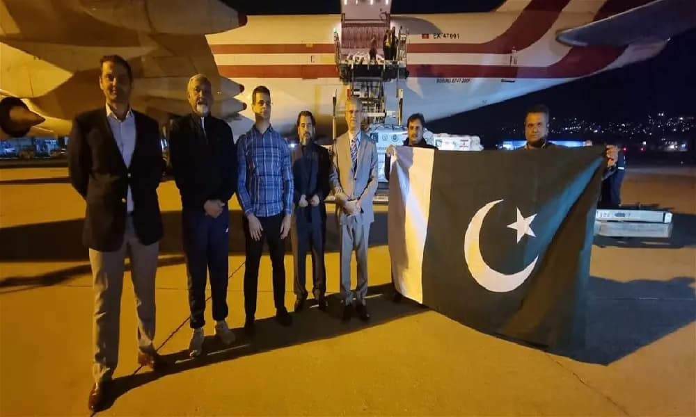 "١٧ طناً".. طائرتا مساعدات باكستانية تصلان الى بيروت