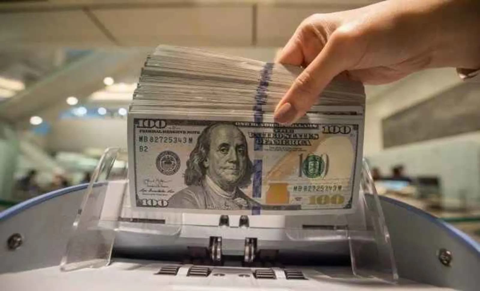 كيف أقفل سعر صرف دولار السوق السوداء مساء اليوم؟