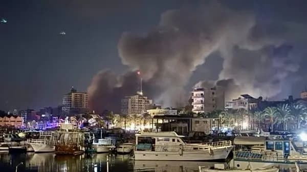 "في صور".. الدفاع المدني ينجح بانتشال ناجين من تحت الأنقاض
