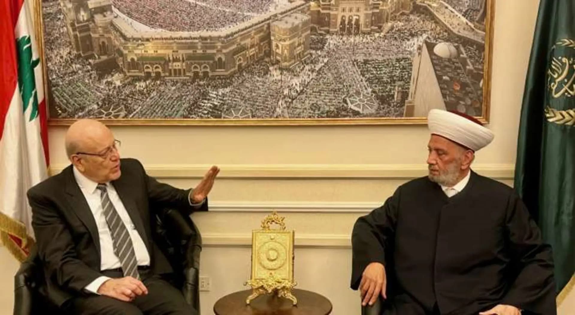 قبيل جلسة المجلس الإسلامي الشرعي.. خلوة بين المفتي دريان وميقاتي