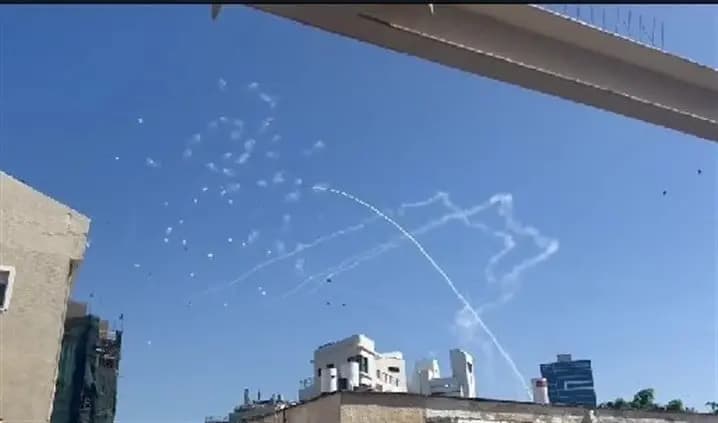 بنداء لبيك يا نـ.ـصر الله.. المقـ.ـاومة تستهدف قاعدة جنوب حيفا