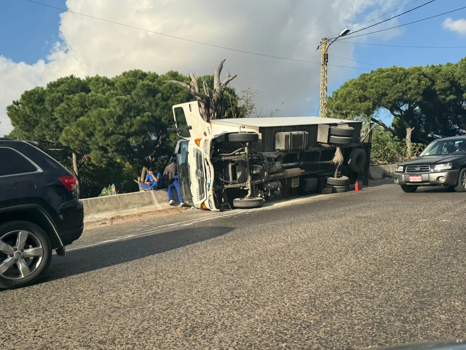 مراسل الأفضل نيوز: اصتدام شاحنة بـ "3" سيارات على كوع عاريا تسبب بزحمة سير في المحلة و لم يُسَجل أي إصابة