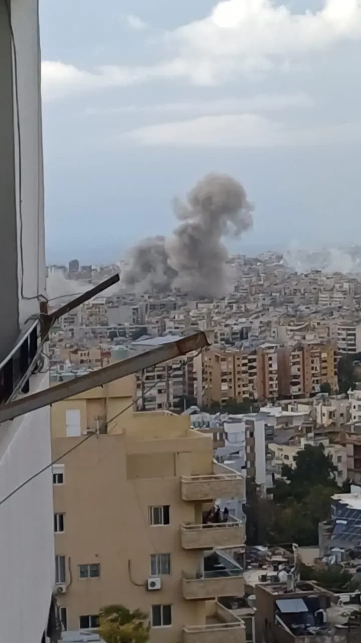 مراسلة الأفضل نيوز: غارة معادية تستهدف حارة حريك في الضاحية الجنوبية لبيروت