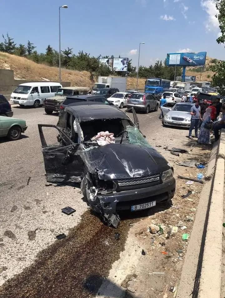 حادث سير في هذه الأثناء على طريق عام ضهر البيدر وقد إقتصرت الأضرار على الماديات .