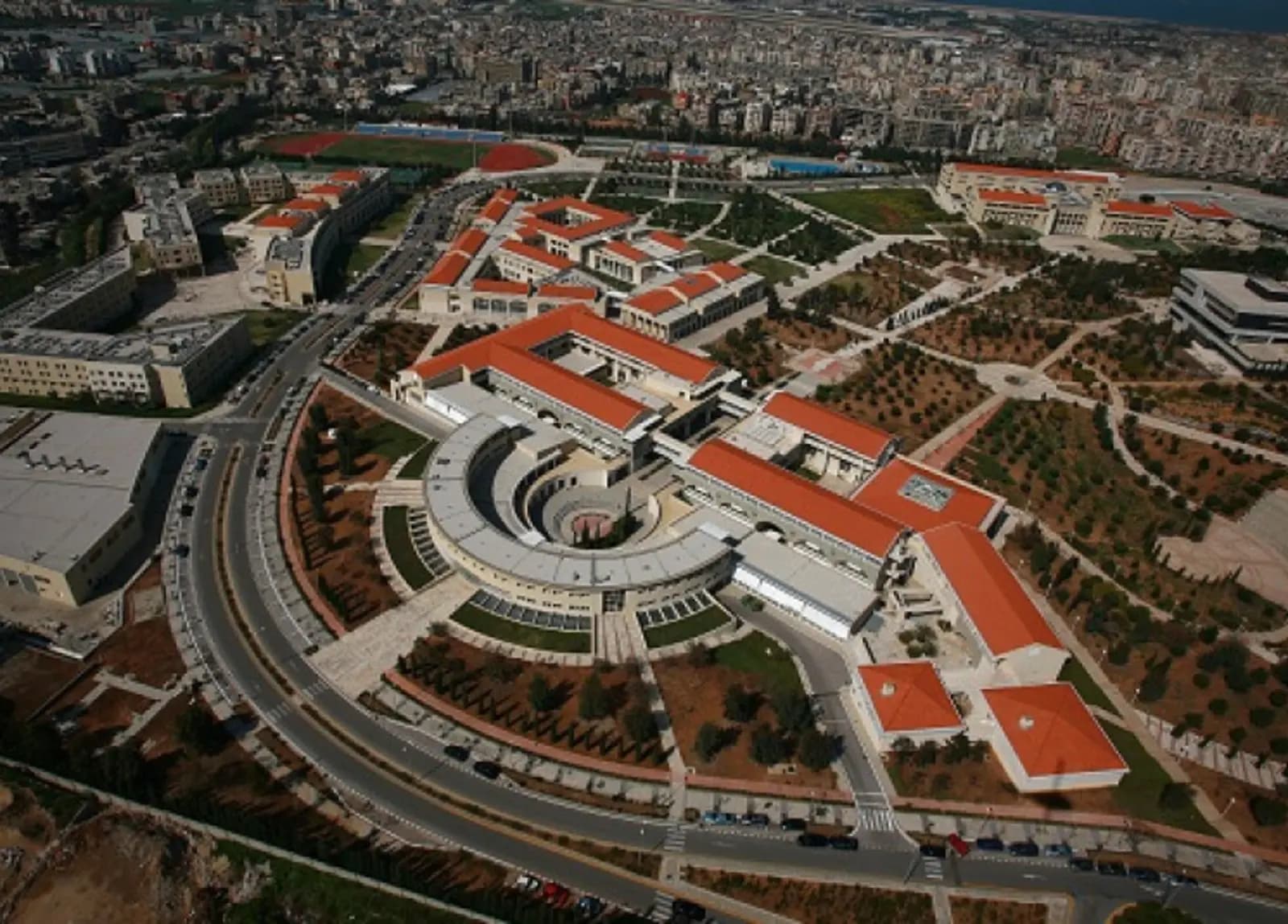 65 ألف طالب عادوا حضوريًا إلى الجامعة اللبنانية