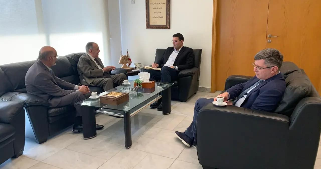 الحاج حسن يستقبل نحاس على رأس وفد من الاقتصاديين