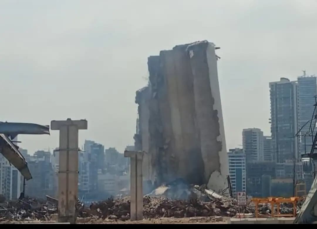 صورة جديدة تُظهر الانحناءات الواضحة للصوامع الشمالية في #مرفأ_بيروت