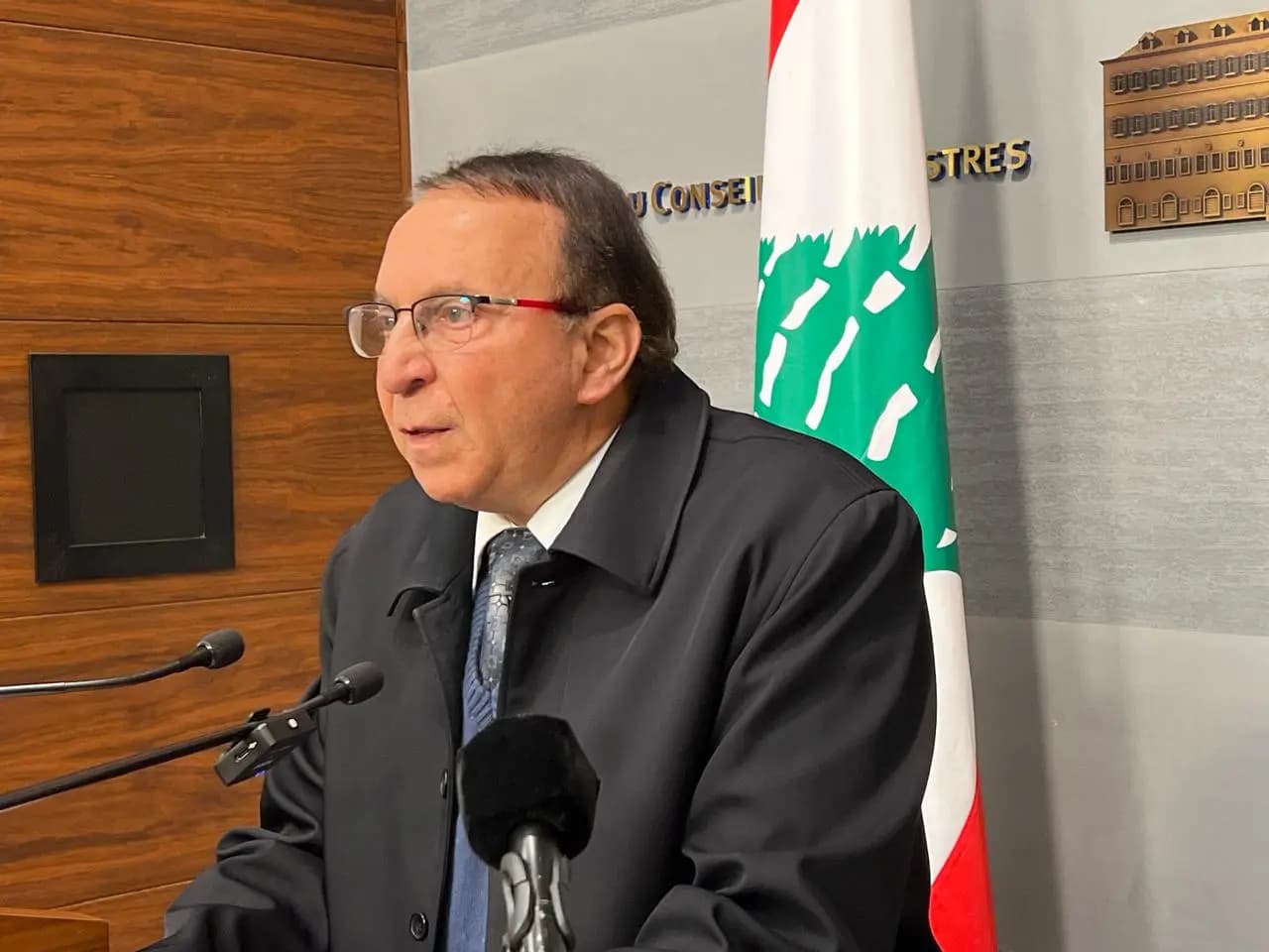 وزير ينسحب من جلسة الحكومة.. ماذا حصل؟