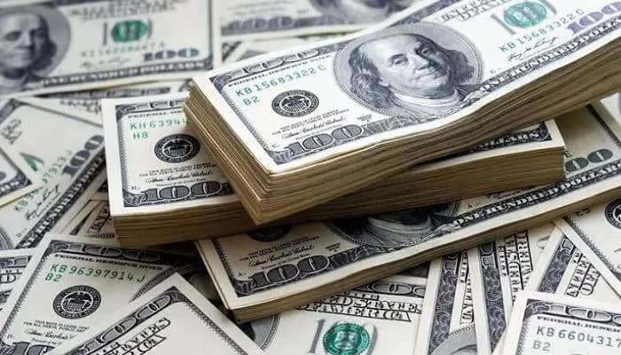 دولار السوق السوداء عند مستوياته المرتفعة.. تجاوز الـ31 ألفاً!
