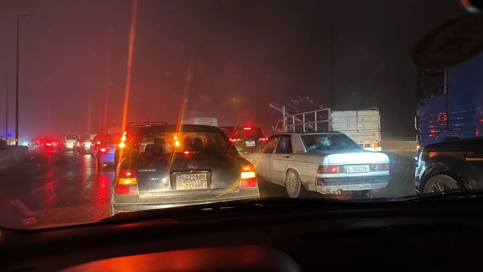 مراسلة الأفضل نيوز: زحمة سير خانقة من مفرق الصحة باتجاه حاجز قوى الأمن الداخلي على طريق ضهر البيدر