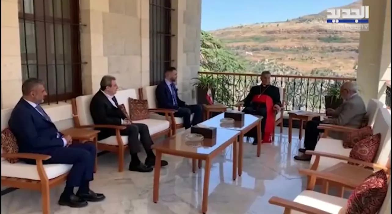 وفد من اللقاء الديمقراطي برئاسة تيمور جنبلاط يلتقى البطريرك الراعي في الديمان