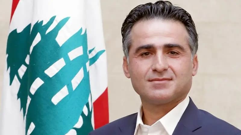 حمية ينفي فرض رسوما إضافية على المسافرين