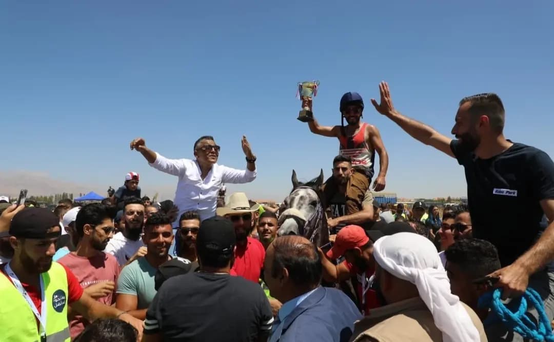 فوز الخيّال بطل إقليم الخروب أحمد قداح في الجولة الثانية في "مهرجان سباق البقاع الخامس للخيول العربية الأصيلة" الذي رعاه النائب حسن مراد