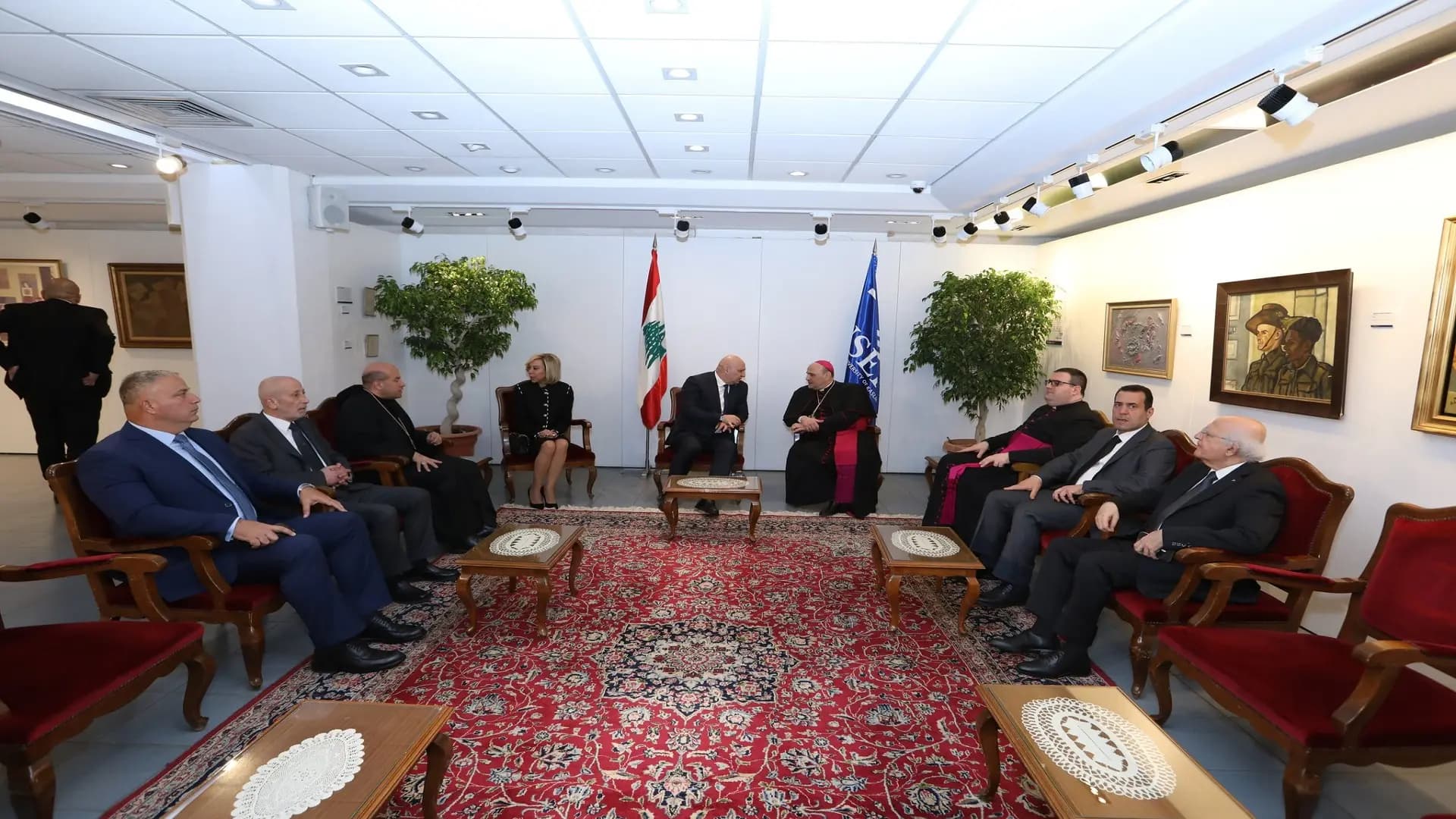 سجدة ووحدة: خلوة رئاسية بعد رتبة الجمعة العظيمة