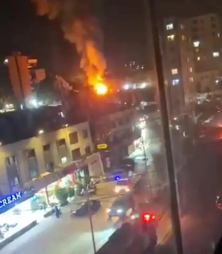 حريق كبير بمصنع للأخشاب في منطقة الدكوانة